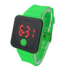 Изготовленный на заказ цветастый wristwatch СИД цифров с мягкой планкой, батареей лития